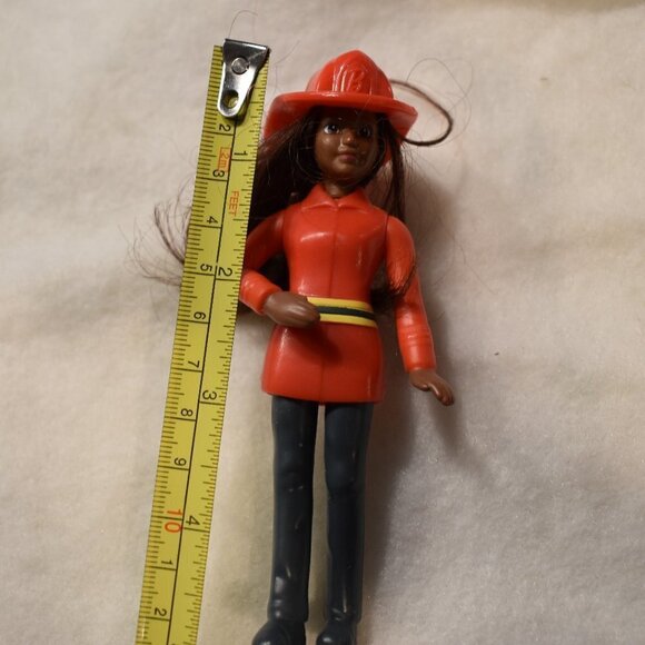 Barbie 2019 Mattel Firefighter doll - Picture 5 of 5